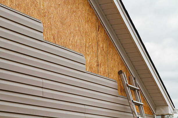 Professional Siding technician working in York Springs, PA